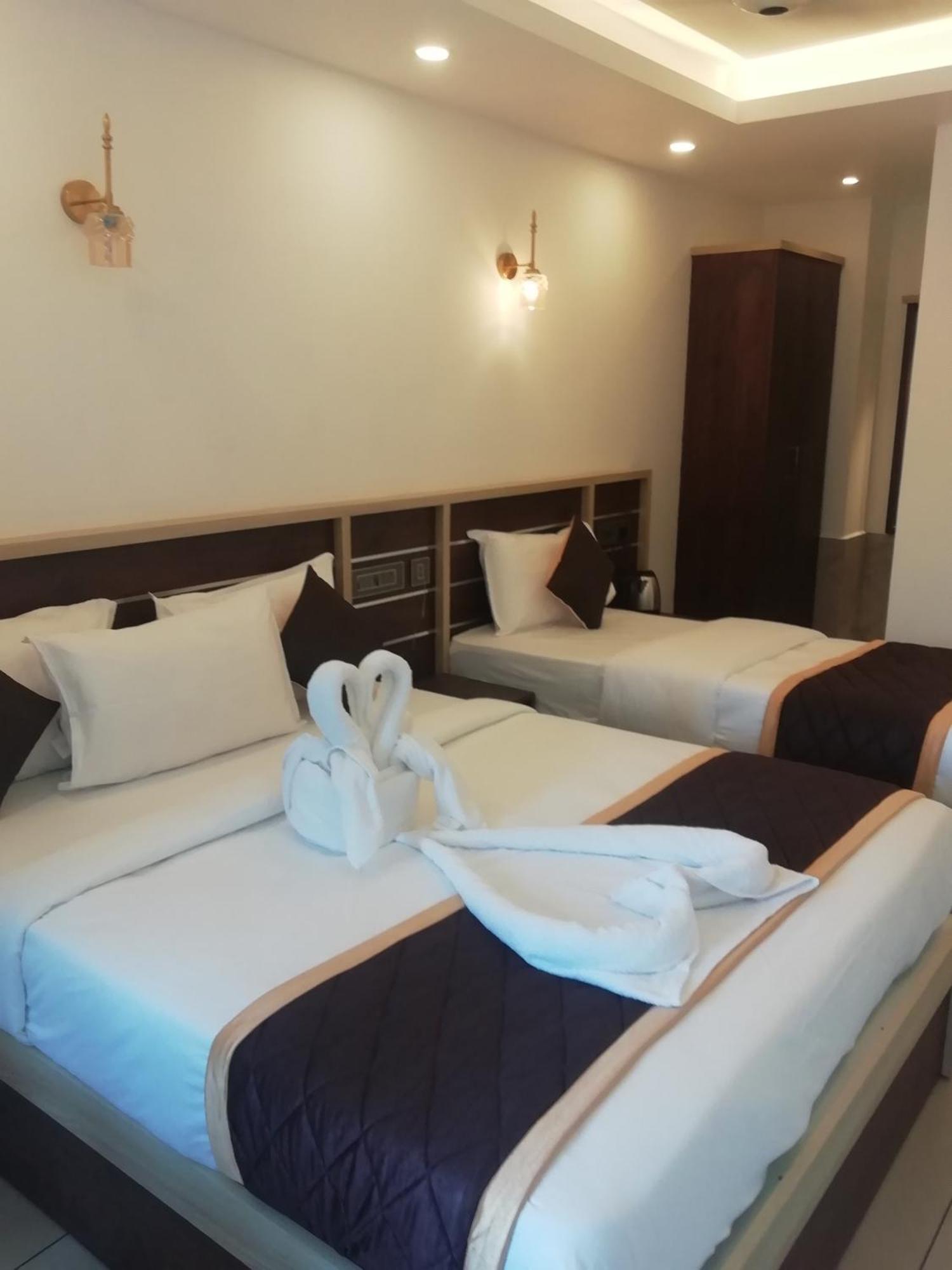 מלון נדומבסרי Paul Residency מראה חיצוני תמונה